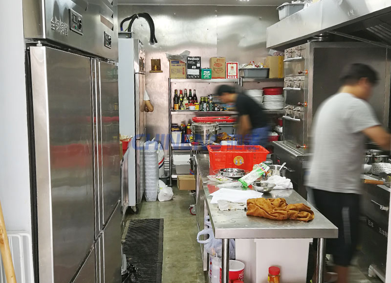 香港逸富名车行厨房烹饪区